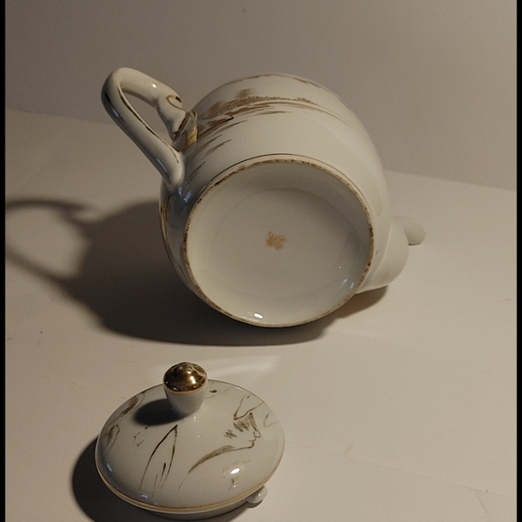 Kutani Teapot and Creamer Hand painted - Picture 5 of 8